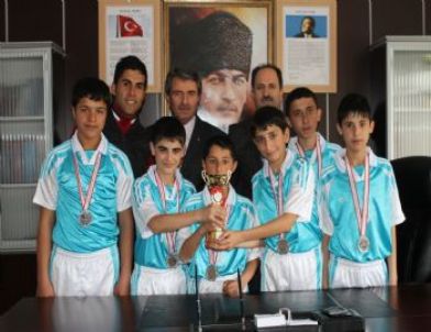 Akdağmadeni 3 Bin Metre Koşusunda İkinci Oldu