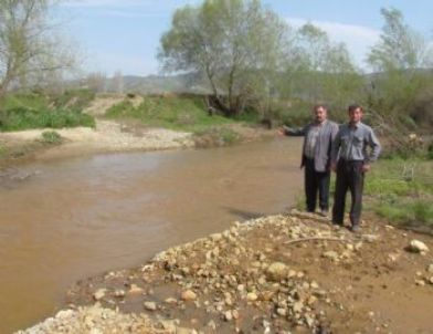 Alaşarlı Köylüleri Menderes Nehrine Köprü İstiyor