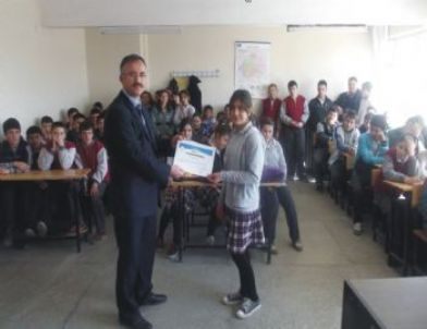 Başarılı Öğrenciler Ödüllendirildi