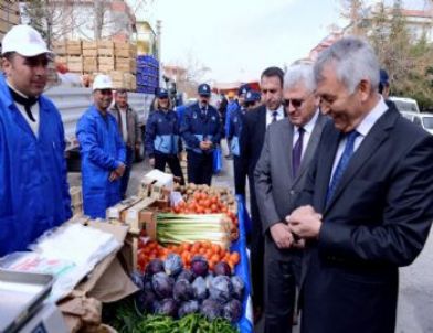 Belediye Çalışanı Manav Oldu