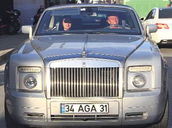 Kraliçe 'Ağa'ya İzin Verdi