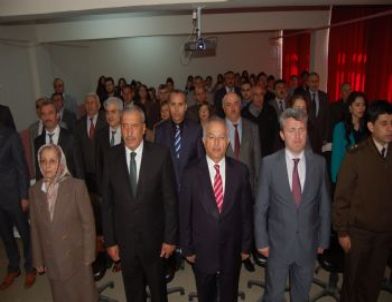 Lapsekili Öğrenciler Akif'i Andı