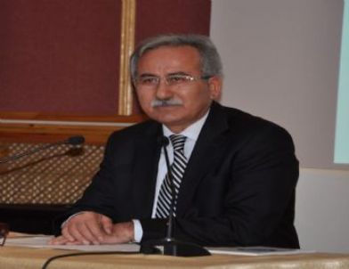 Rektör Kaplan’dan 'istiklal Marşının Kabulü ve Mehmet Akif' Konferans