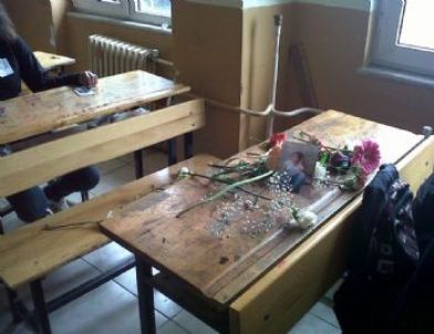 Sınıf Arkadaşları Kazada Ölen Binnur'a Ağlıyor