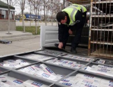 Tavuk Kafesleri Altından Kaçak Sigara Çıktı