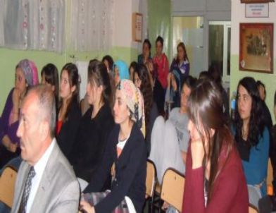 Ünevirsite Öğrencilerine Bağımlı Yapıcı Maddelerin Zararları Anlatıldı