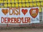 Dişi Derebeyleri Tribünlere Renk Katıyor