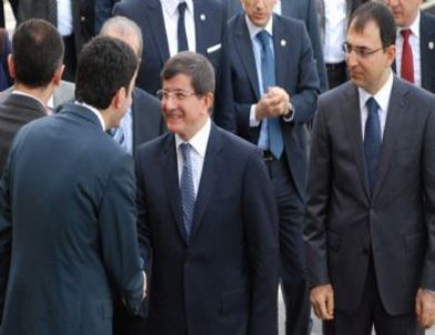 Bakan Davutoğlu, Diyarbakır Valiliği’ni Ziyaret Etti