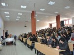 Üniversite Öğrencilerine Konferans