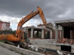 TÜRK MÜHENDIS VE MIMAR ODALARı BIRLIĞI - Belediyenin Ruhsat Verdiği İnşaat Mahkeme Kararıyla Yıktırıldı