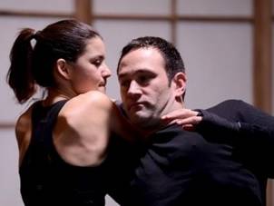 Beren Saat dövüş sahnesiyle ekrana kilitledi