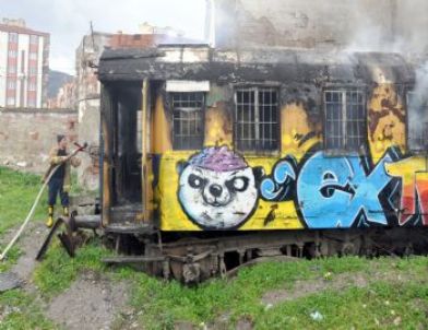 Hurdaya Ayrılan Yolcu Tipi Vagon Yandı