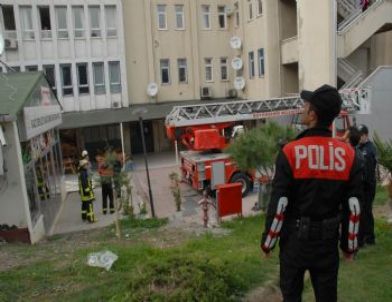 İşsiz Genç, Hastanenin Çatısında İntihara Kalkıştı