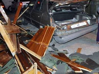 İstanbul'da çatılar uçtu, seferler iptal