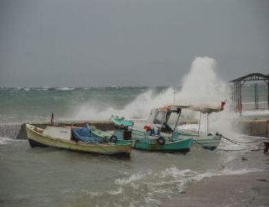 Lodos Didim’de Dev Dalgalar Oluşturdu