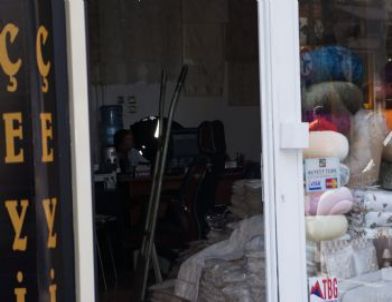 Kazan Dairesinin Duvarını Delip Çeyiz Mağazasını Soydular