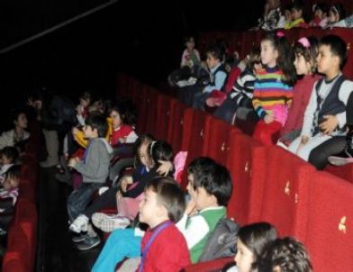 Yenimahalleli Miniklerin Sinema Keyfi
