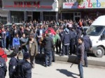 AHMET TAN - Erzurum'da Nevruz Kutlamalarının Yapıldığı Alana Girmek İsteyen Bir Gruba Polis Müdahale Etti
