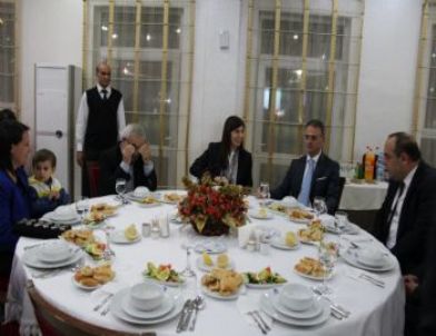 Milletvekili Beyaz Diyarbakır’a Gelen Öğrenci Meclis Temsilcileri İle Bir Araya Geldi