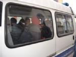 Mülteciler CHP'li Kadın Kolları Başkanının Aracına Çarptı