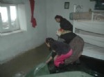SEL BASKINI - (özel Haber) Yağmur ve Kar Hakkari’yi Felç Etti