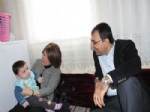 Vali Toprak Eşiyle Birlikte Yoksul ve Hasta Aileleri Evlerinde Ziyaret Etti
