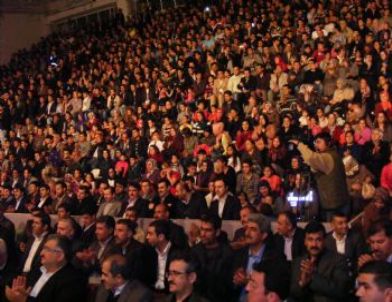 Viranşehir İraklı Çocukları Bağrına Bastı