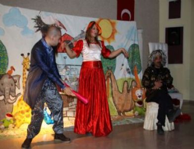 Deprem Tiyatrosu Ücretsiz Sahnelendi