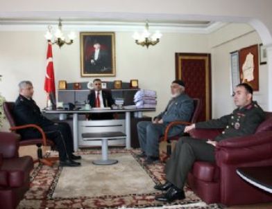 Kaymakam Şehit Babasını Ağırladı