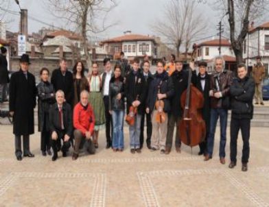 Macar Müzisyenler, Hamamönü’nü Şenlendirdi