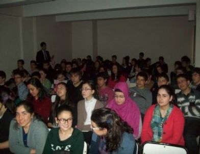 525 Öğrenciye Güvenli İnternet Kullanımı Anlatıldı