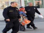 Şiddet Gören Kadın Bebeğiyle Emniyete Sığındı