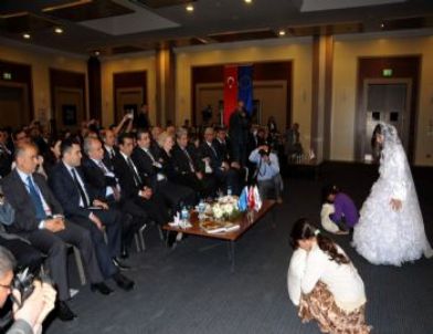 Vali Güvenç Kız Çocuklarının Okullaşması Konferansına Katıldı