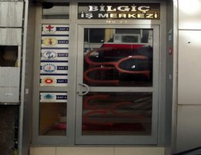 Adıyaman’da Bazı Binaların Duvarlarına Üç Hilal Çizildi