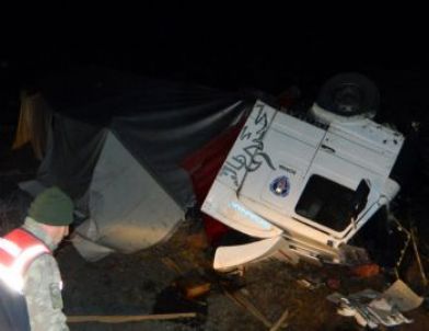 İran'dan Gürcistan'a Giden Tır Posof'ta Kaza Yaptı: 1 Ölü, 1 Yaralı