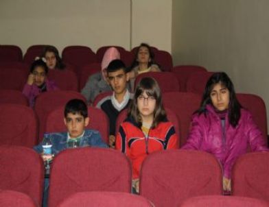 Polis Çocuklarına ‘Çanakkale 1915’ Filmi Gösterildi