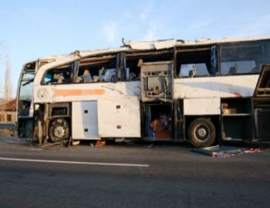 (3) Uşak'ta Yolcu Otobüsü Devrildi: 6 Ölü, 11 Yaralı
