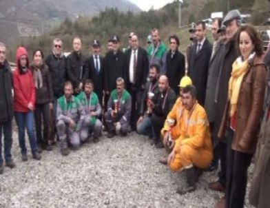 Artvin’de Tomruk Kesme Yarışması Düzenlendi