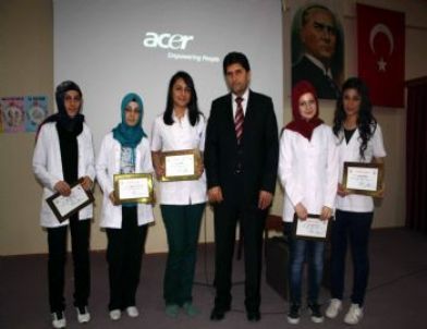 Derbent'te İlkokul Öğrencilerine Diş Fırçası ve Macun Dağıtıldı