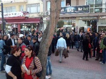 Haberi duyan belediye binasına koştu