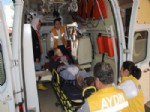 ZERRİN ÖZER - İşçi Minibüsü Otomobille Çarpıştı; 10 Yaralı