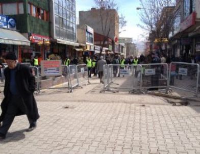 Polisten Nevruz’a Katılanlara Lokma Tatlısı