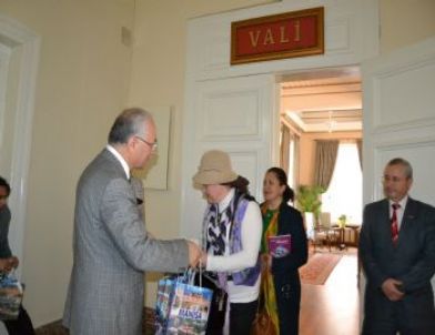 Ressamlardan Vali Daşöz’e Ziyaret