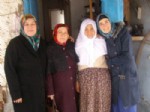 YAŞLILAR HAFTASI - Ak Partili Kadınlar Yaşlıları Ziyaret Etti
