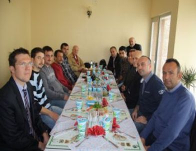 Basın Mensuplarıyla Emniyet Personeli Yemekte Biraraya Geldi