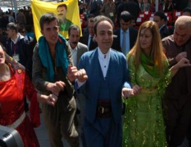 Diyarbakır'daki Nevruz'da Barış Rüzgarları Esti
