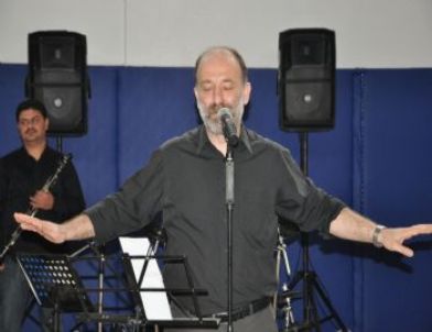 Öğrenciler Ygs Öncesi Roman Havasıyla Stres Attı