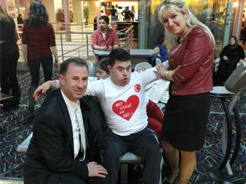 Ümit Kaya Down Sendromlu Çocukları Unutmadı