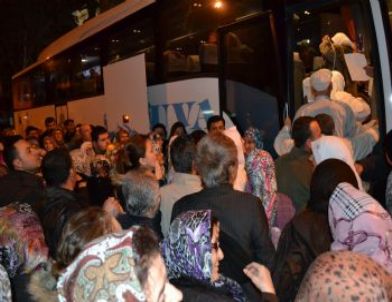 Umreye Gidenler Dualarla Uğurlandı