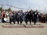 MURAT AYDıN - Vali Mutlu, Nevruz'da Türkmen Ekibiyle Halay Çekti